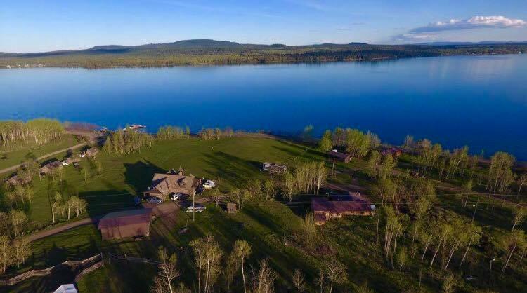 Flying U Ranch Hotell Seventy Mile House Eksteriør bilde